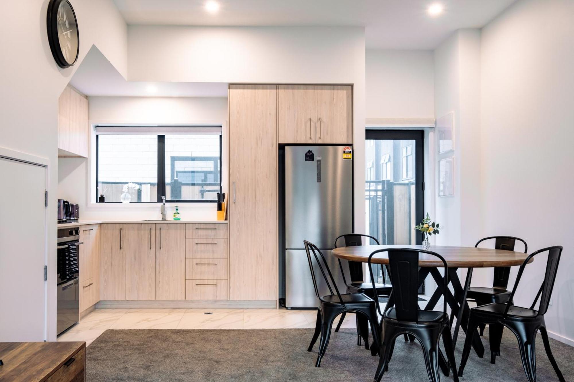Stunning 3 Bedrooms Sleeps 6 In Cbd Apartment Christchurch