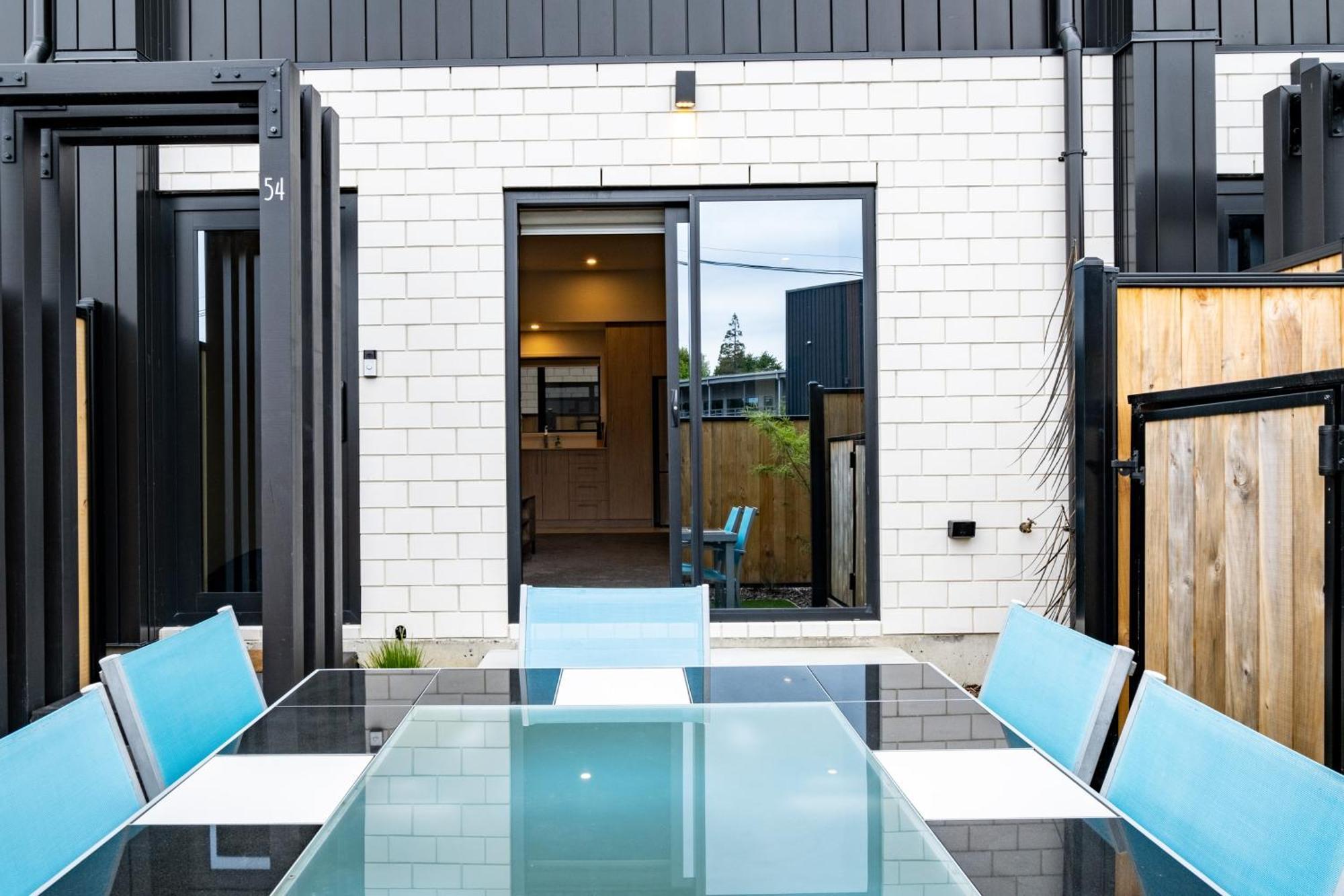 Stunning 3 Bedrooms Sleeps 6 In Cbd Apartment
