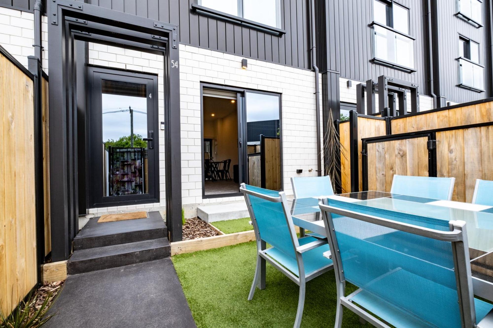 Stunning 3 Bedrooms Sleeps 6 In Cbd *