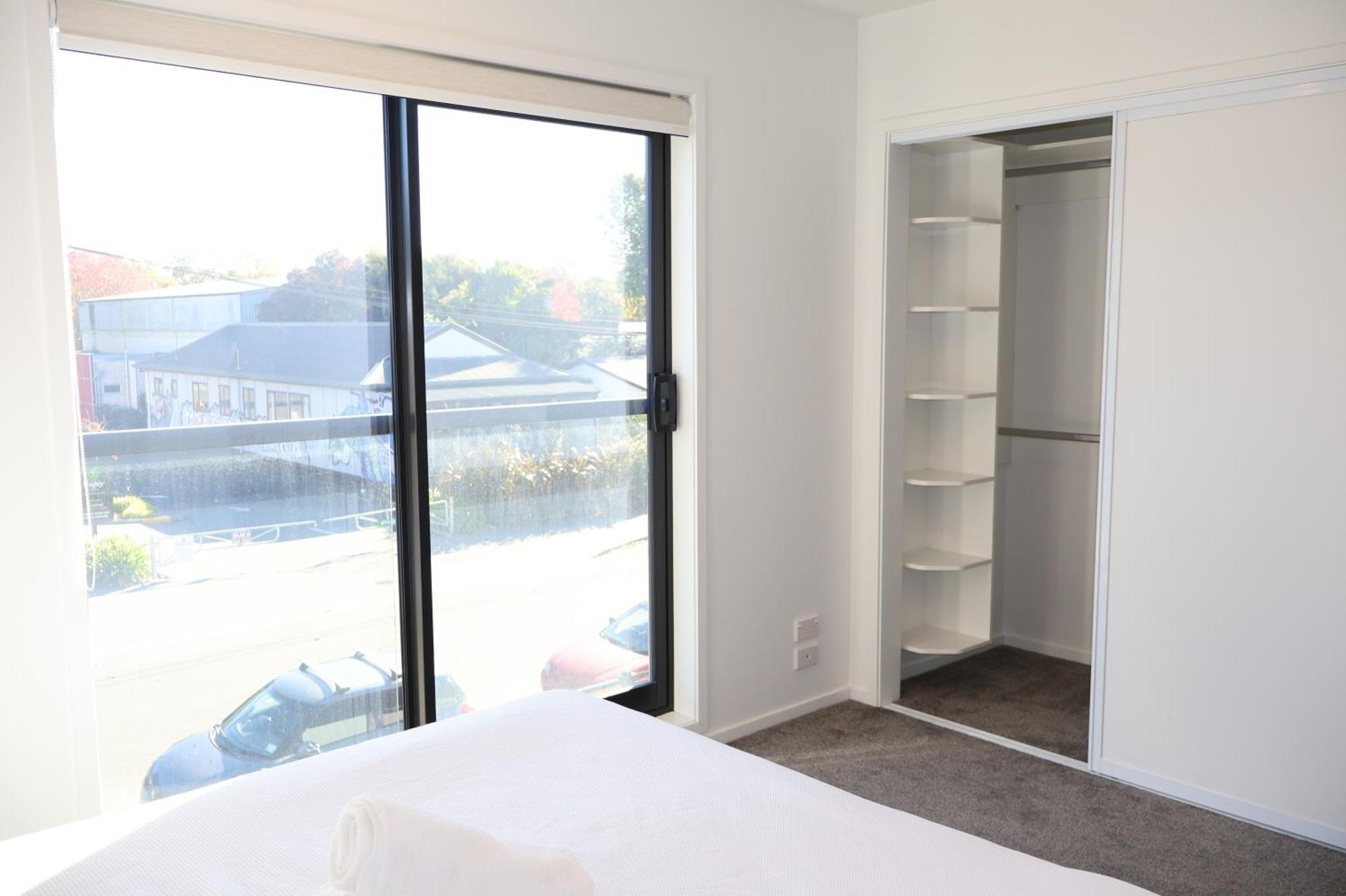 Apartment Stunning 3 Bedrooms Sleeps 6 In Cbd
