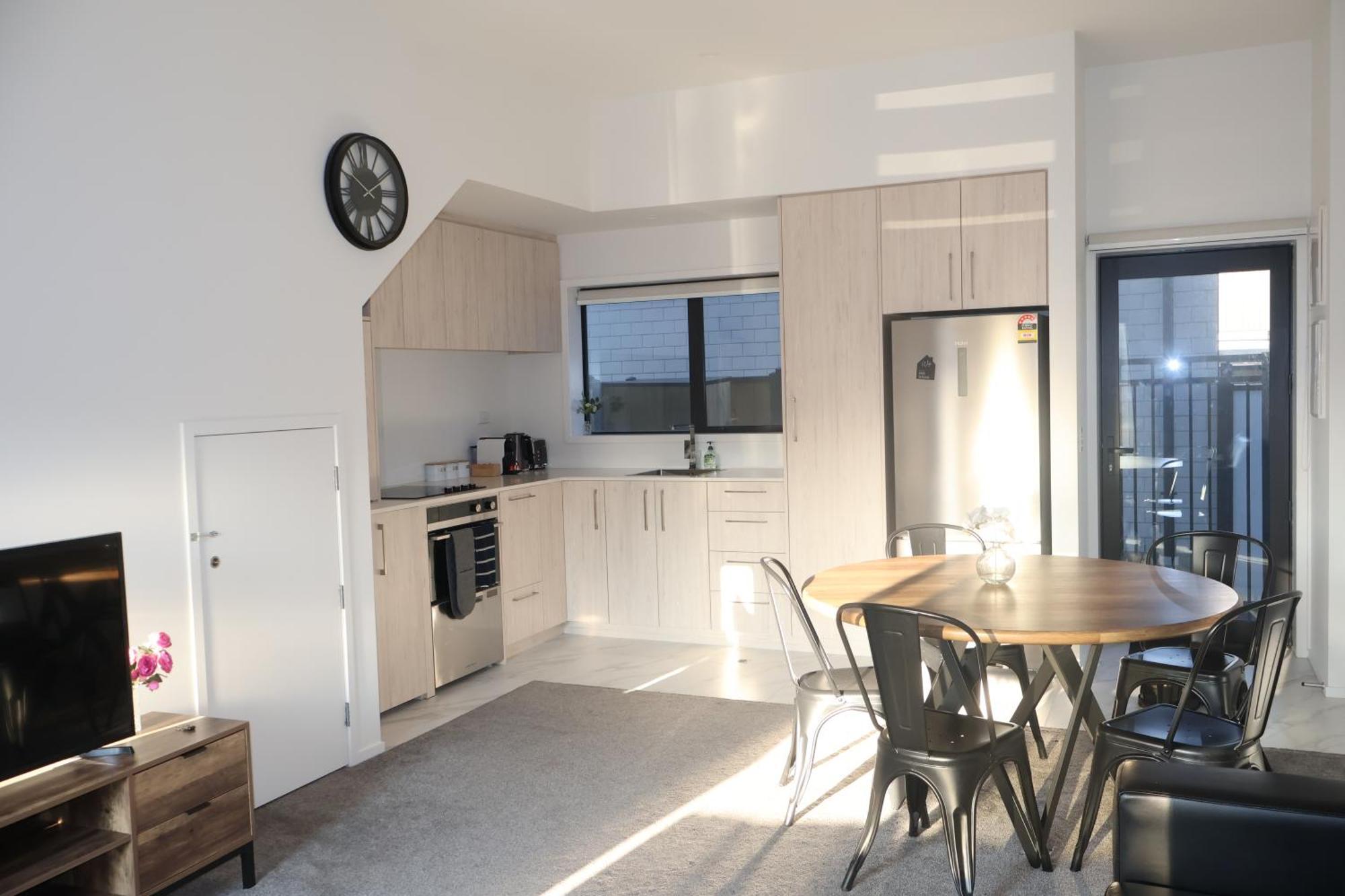 Stunning 3 Bedrooms Sleeps 6 In Cbd Apartment *