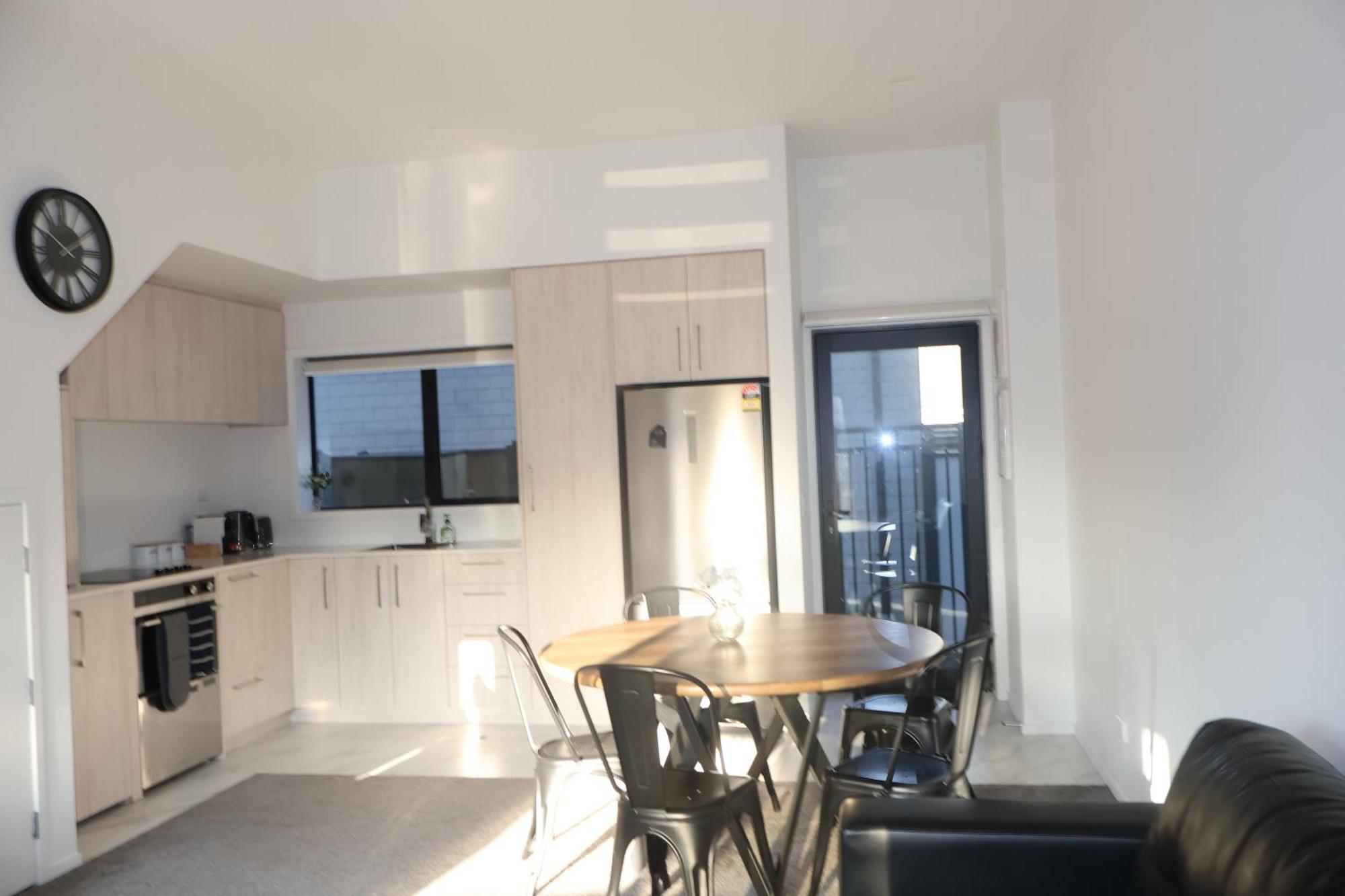 Stunning 3 Bedrooms Sleeps 6 In Cbd *