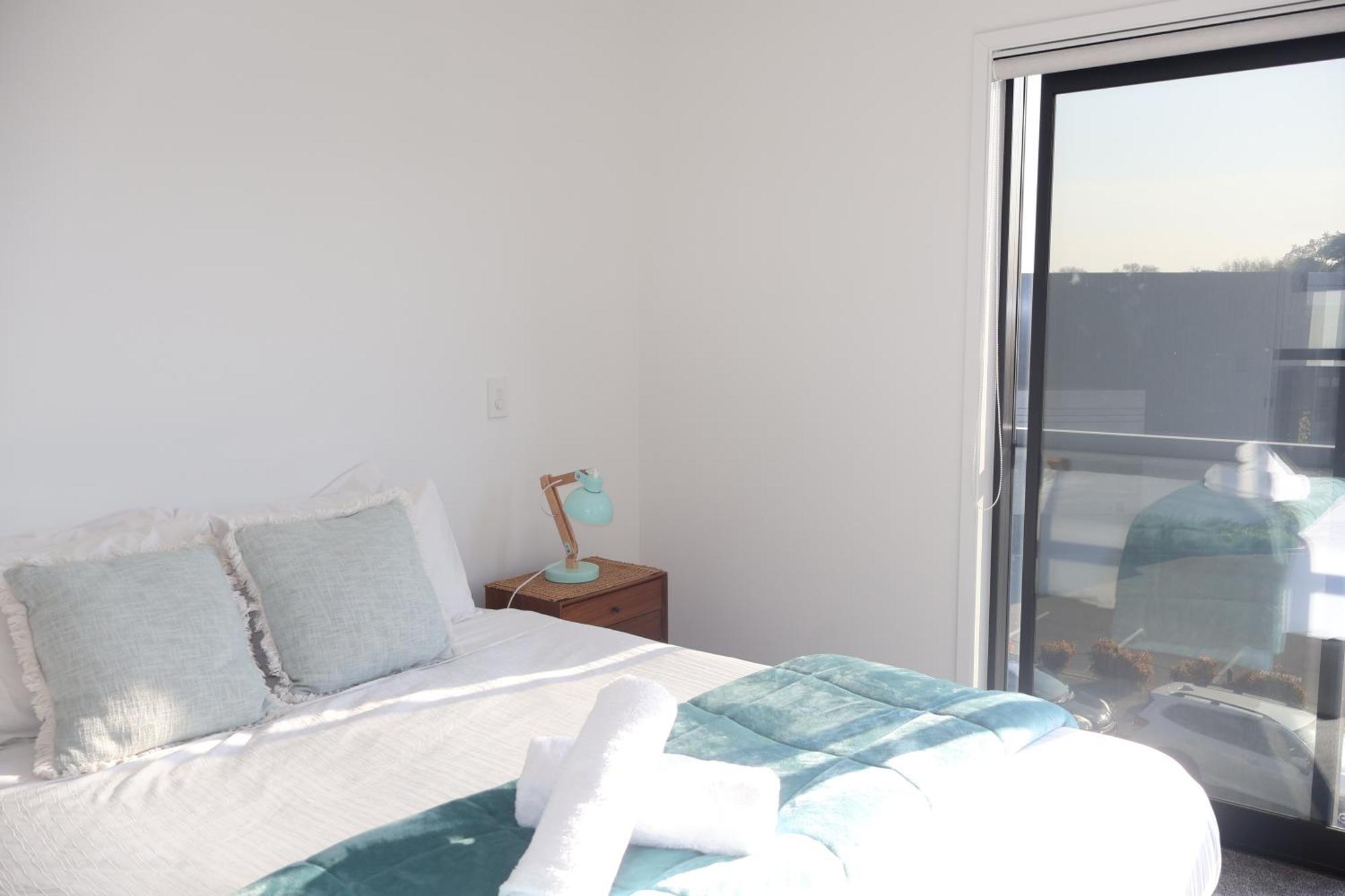 Stunning 3 Bedrooms Sleeps 6 In Cbd Apartment *